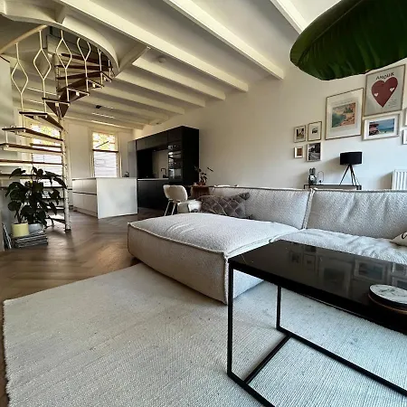 Cozy Close To The Beach!